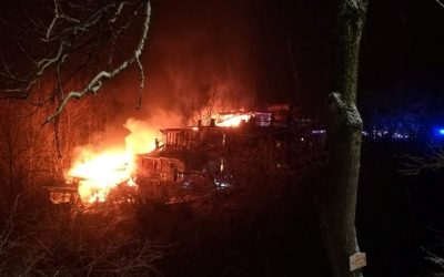 Vione, notte di preoccupazione per l’incendio di una legnaia in località Valucle
