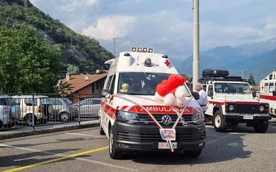 Inaugurata la nuova ambulanza: Sandro e Michela per sempre con la Croce Rossa di Breno