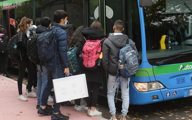 Autobus affollati di studenti, Tpl Brescia risponde alla Comunità Montana