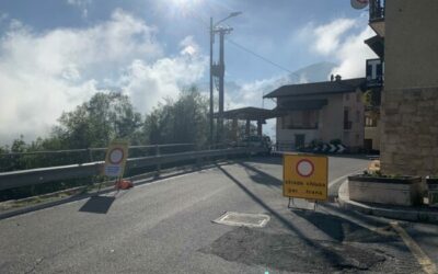 Paline-Dezzo, dopo la frana la strada resta chiusa: l’ordinanza della Provincia