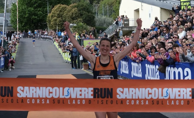La Sarnico Lovere Run incorona Sara Bottarelli (che dedica la vittoria a Walter Bassi)